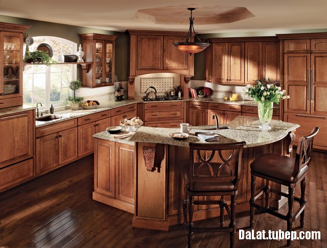 traditional kitchen cabinets 33 Tủ bếp cổ điển gỗ Tần Bì Mỹ chữ L có bàn đảo sang trọng   GLCDT02