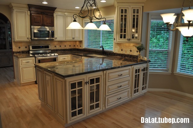 traditional kitchen cabinets 35 Tủ bếp cổ điển gỗ Bạch Tùng Nga sơn men chữ U   GLCDT04