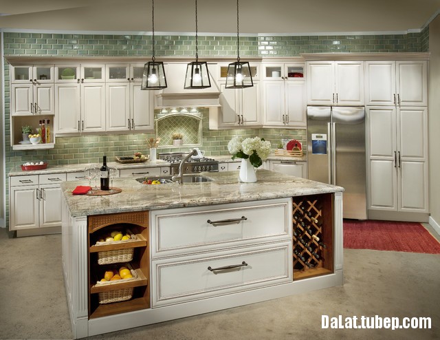 traditional kitchen cabinets 36 Tủ bếp cổ điển gỗ Giáng Hương VN sơn men chữ L có bàn đảo  GLCDT03