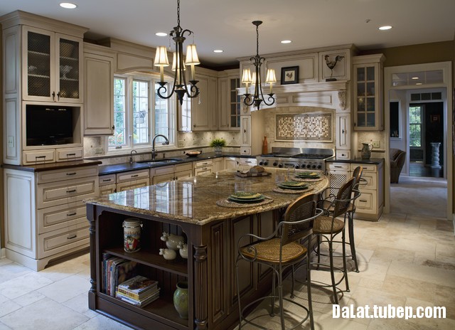 traditional kitchen cabinets 39 Tủ bếp cổ điển gỗ Căm Xe Lào chữ L có đảo tiện dụng   GLCDT08