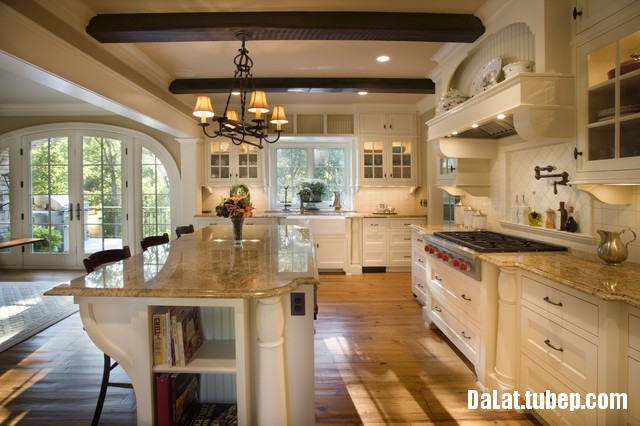 traditional kitchen cabinets 40 Tủ bếp cổ điển gỗ Xoan Đào VN sơn men chữ L   GLCDT07