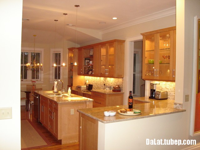 tu bep go tu nhien 35 Tủ bếp gỗ Căm Xe chữ L có bếp đảo   DLTNT03